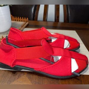 new size 10 woman’s red sandals